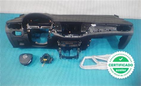 Opel Astra con cortinas parasol instaladas