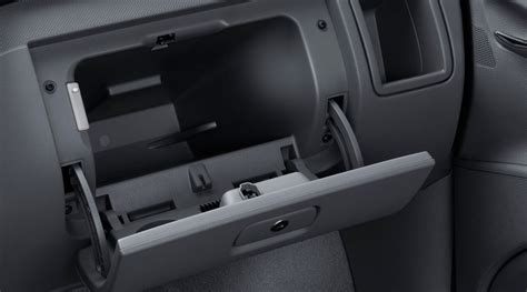 Diagrama esquemático de una tapa de guantera de coche con componentes marcados