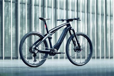 Vista lateral de la Porsche eBike Sport con detalles de diseño inspirados en el Taycan
