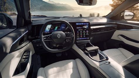 Interior de un Renault Espace mostrando espacio y tecnología