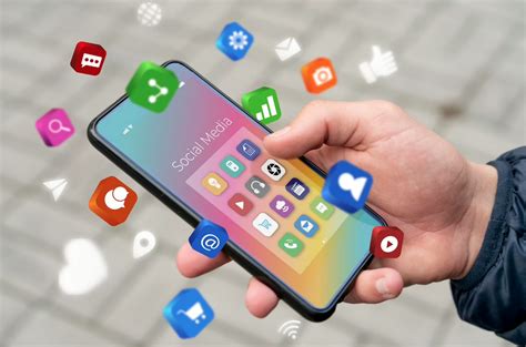 Iconos de una web, una app móvil y un sobre de carta con un candado, representando los métodos de consulta de multas