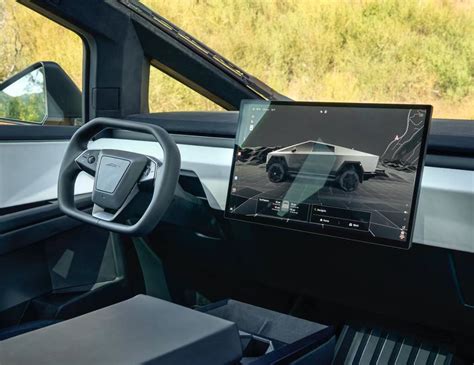Interior del Tesla Cybertruck con sus pantallas