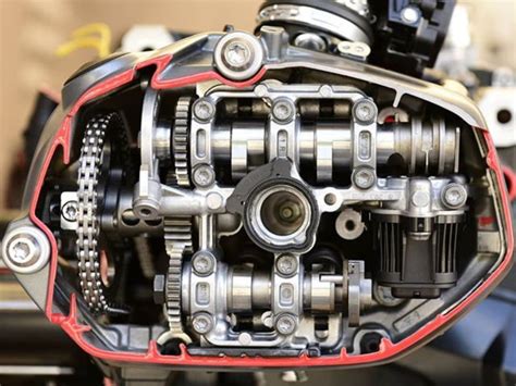 Detalle del motor bóxer de BMW con tecnología ShiftCam