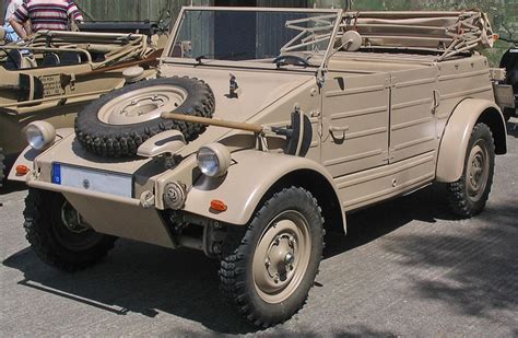 Volkswagen Kübelwagen en un entorno de guerra