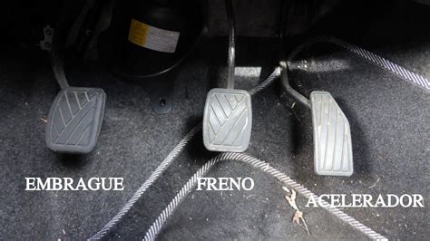 Pedales de coche: acelerador, freno y embrague
