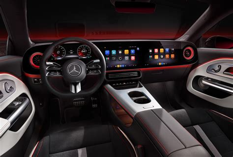 Interior del Mercedes CLA con doble pantalla