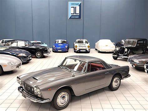Lancia Flaminia GT Touring Superleggera en un entorno elegante