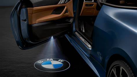 Iluminación interior de un BMW al abrir las puertas