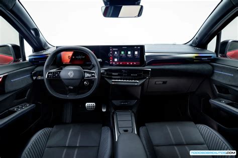 Interior del nuevo Renault Clio con pantallas digitales