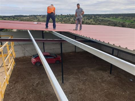 Instalación de panel sándwich en una cubierta