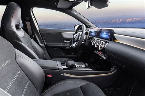 Interior del Mercedes Clase A 2018 con asientos deportivos