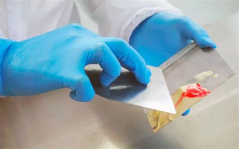 Proceso de mezcla de masilla y catalizador