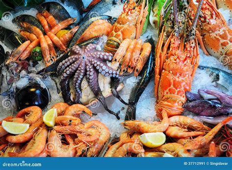 Imagen de mariscos frescos en un wok