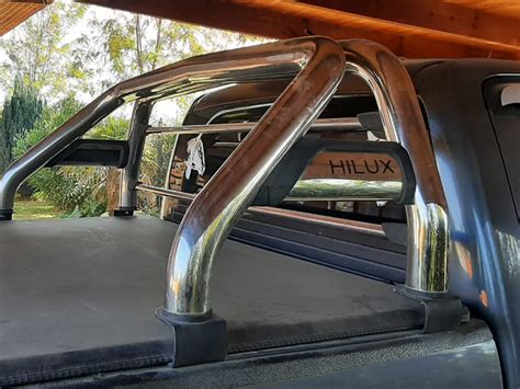 Vista trasera del Brabus U500 Black Edition con barras antivuelco