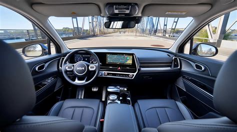 Interior del Kia Sportage con pantallas curvas y diseño moderno