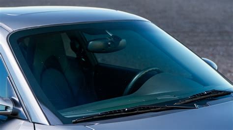 Esquema de un vierteaguas de parabrisas de coche