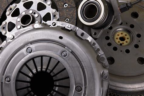 Diagrama detallado del mecanismo de embrague con el cilindro esclavo concéntrico resaltado