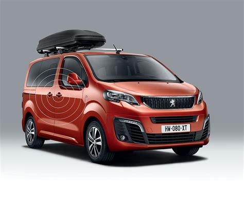 Peugeot Traveller con accesorios de techo