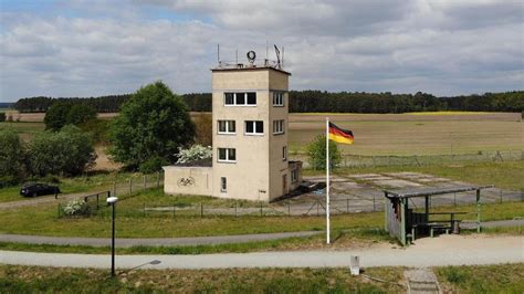 Recreación de una torre de vigilancia de la frontera interalemana
