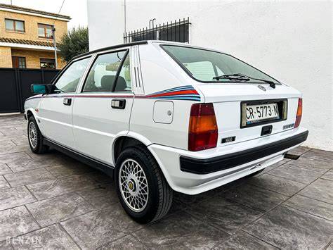 Lancia Delta 1600 GT con detalles deportivos