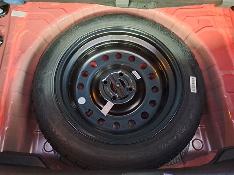 Ford EcoSport con su distintiva rueda de repuesto en el portón trasero