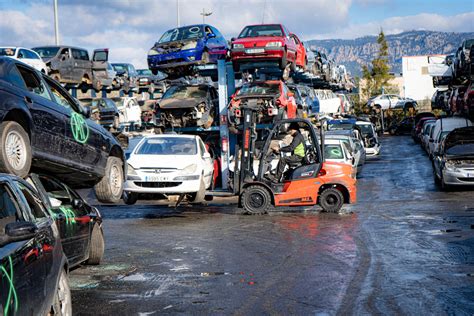 Vehículos en un desguace