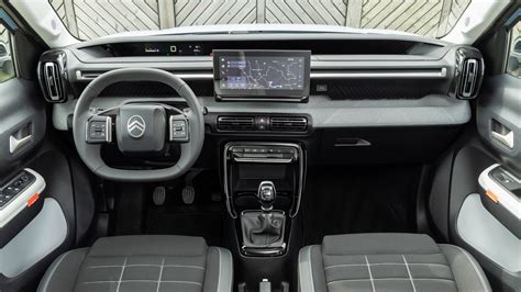 Citroën C3 interior con reposabrazos