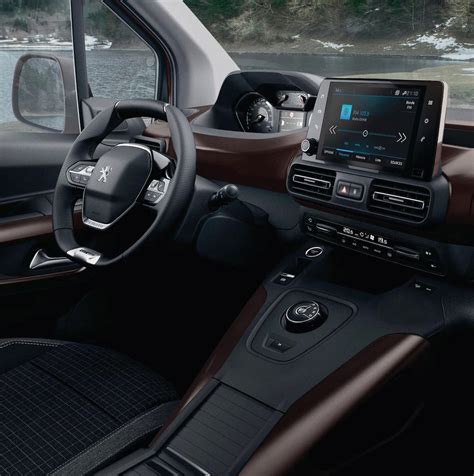 Peugeot Rifter Allure interior pantalla