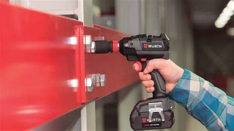 Atornillador de impacto en uso en una obra de construcción