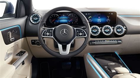 Interior Mercedes-Benz GLA con pantallas