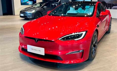 Tesla Model S en concesionario