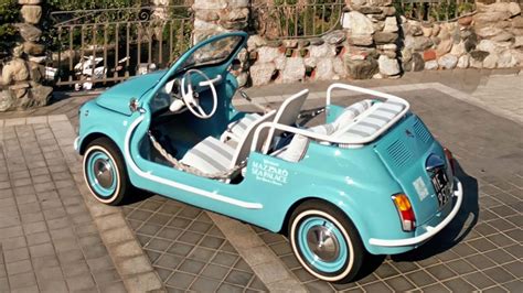 Fiat 500 clásico en una carrera