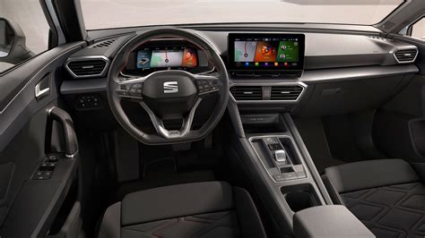 Interior del SEAT León con pantalla multimedia