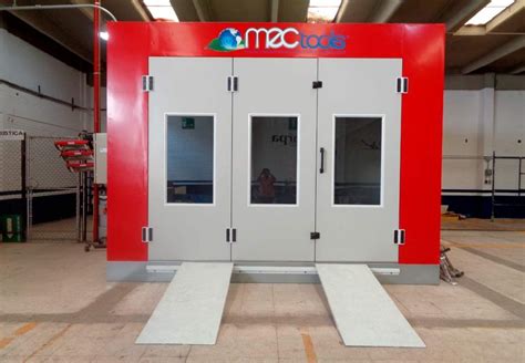 Interior de un horno de pintura automotriz moderno