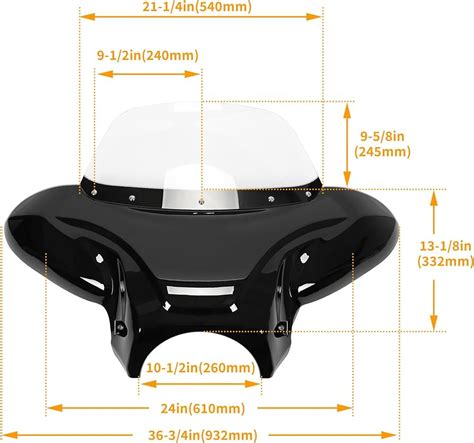 Motocicleta custom con parabrisas grande y cubremanos