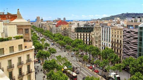 Porsche Macan en el Paseo de Gracia, Barcelona