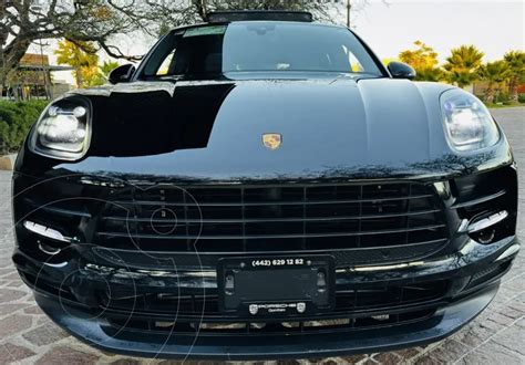 Detalle del frontal de un Porsche Macan