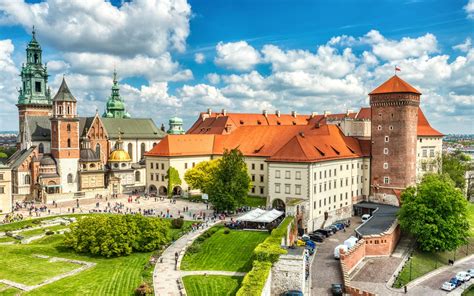 Vista panorámica del casco antiguo de Cracovia con el Castillo de Wawel al fondo