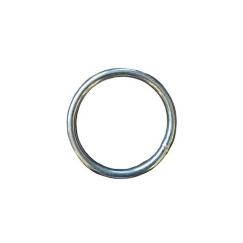 Primer plano de una anilla metálica para tapacubos