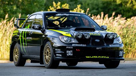Ken Block conduciendo un Subaru WRX STI en un rally