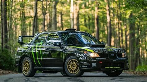 Ken Block realizando un derrape con el Subaru WRX STI 2006 en un video de Gymkhana