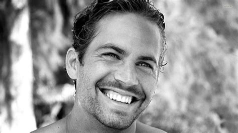 Paul Walker sonriendo