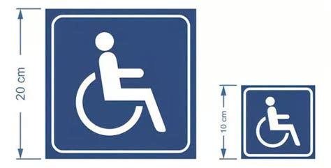 Señalización de acceso para sillas de ruedas en un edificio