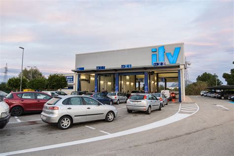 Coche en una estación de ITV