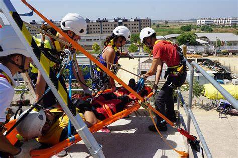 Imagen de un equipo de rescate trabajando en el desierto