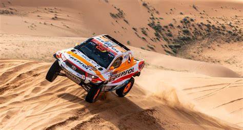 Vehículo todoterreno participando en el Rally Dakar