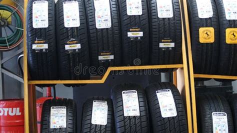 neumáticos en exhibición