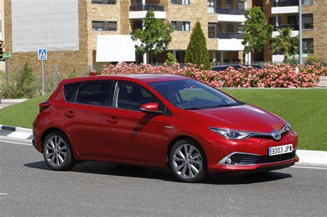Toyota Auris Híbrido en ciudad