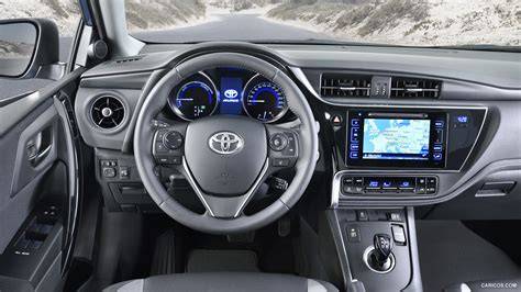 Interior de un Toyota Auris de primera generación