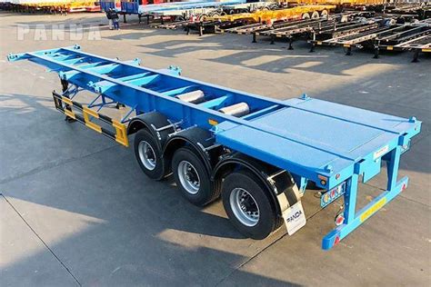 Chasis portacontenedores de 3 ejes y 40 pies en un puerto